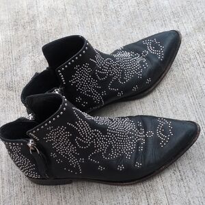 Mercer Edit Women's Black Studded Leather‎ Pointed Toe Booties Size 5.5